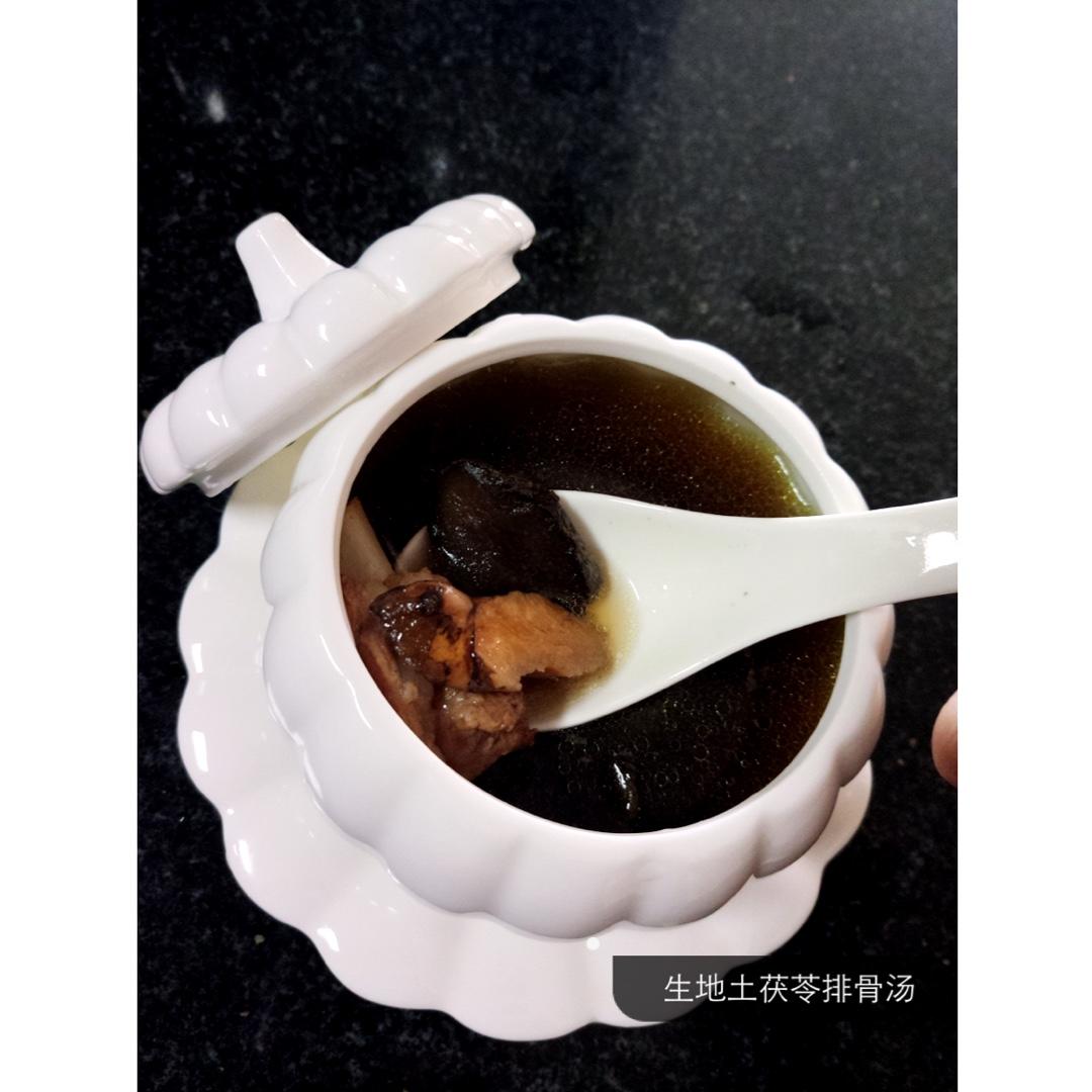 生地土茯苓煲猪骨