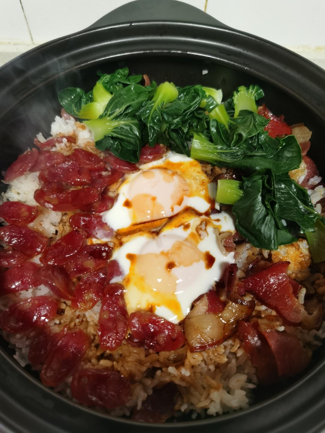 保姆级的「腊味煲仔饭2.0」加强版来了，地道老广味～