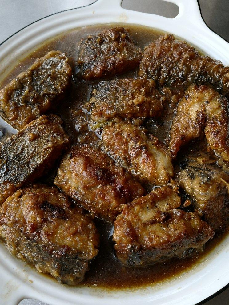 谁说鲅鱼难入味？蒜子烧鲅鱼-味道很浓郁呀