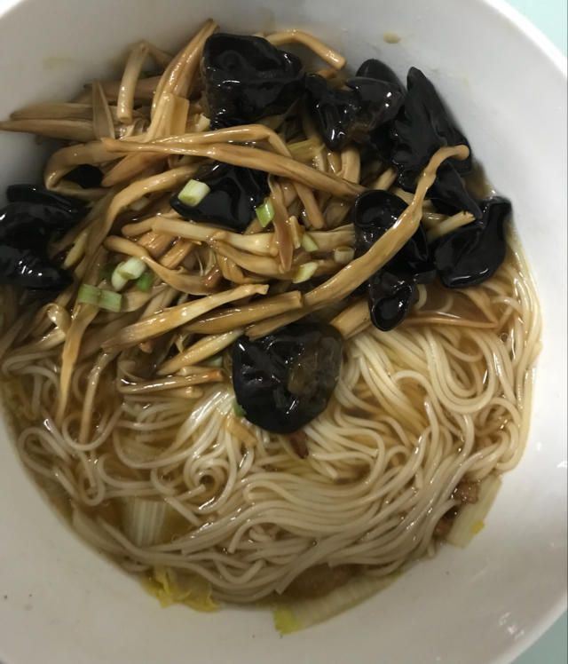 黑木耳炒黄花菜