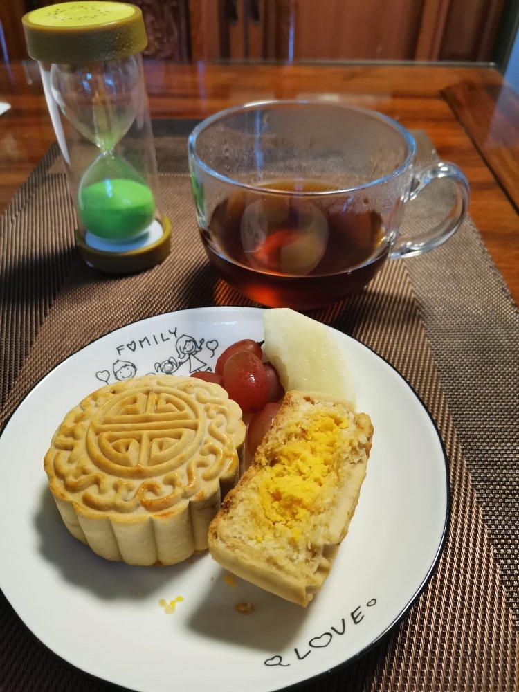 广式月饼—蛋黄莲蓉月饼