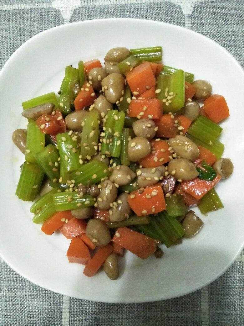 凉拌芹菜花生米胡萝卜