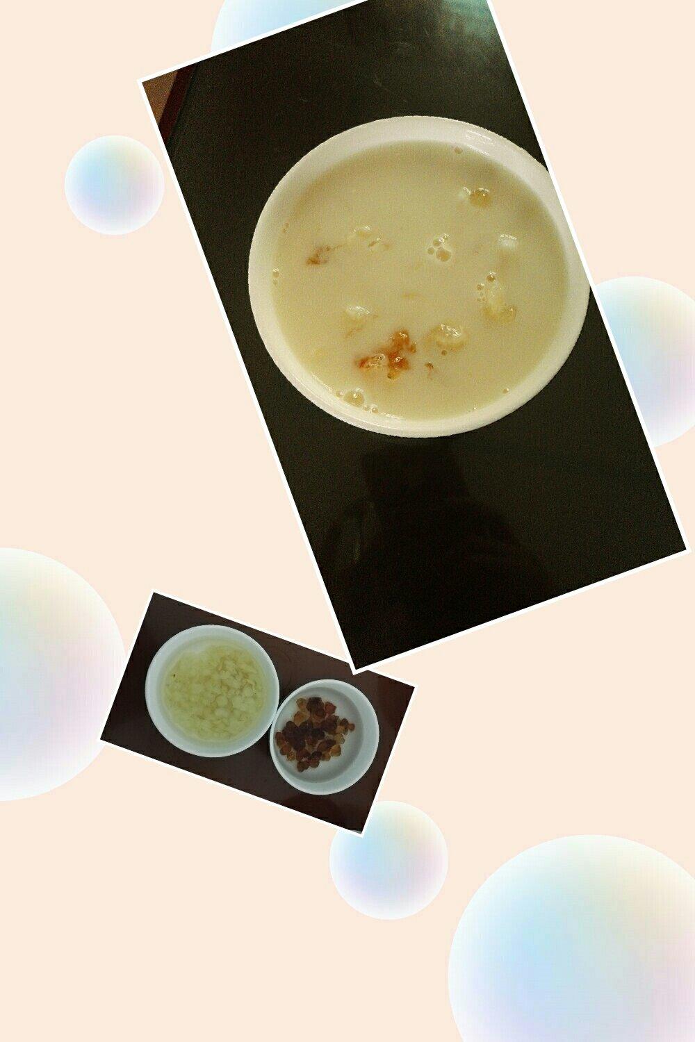 美容润肤 益气补血《桃胶皂角米百合银耳红枣羹》