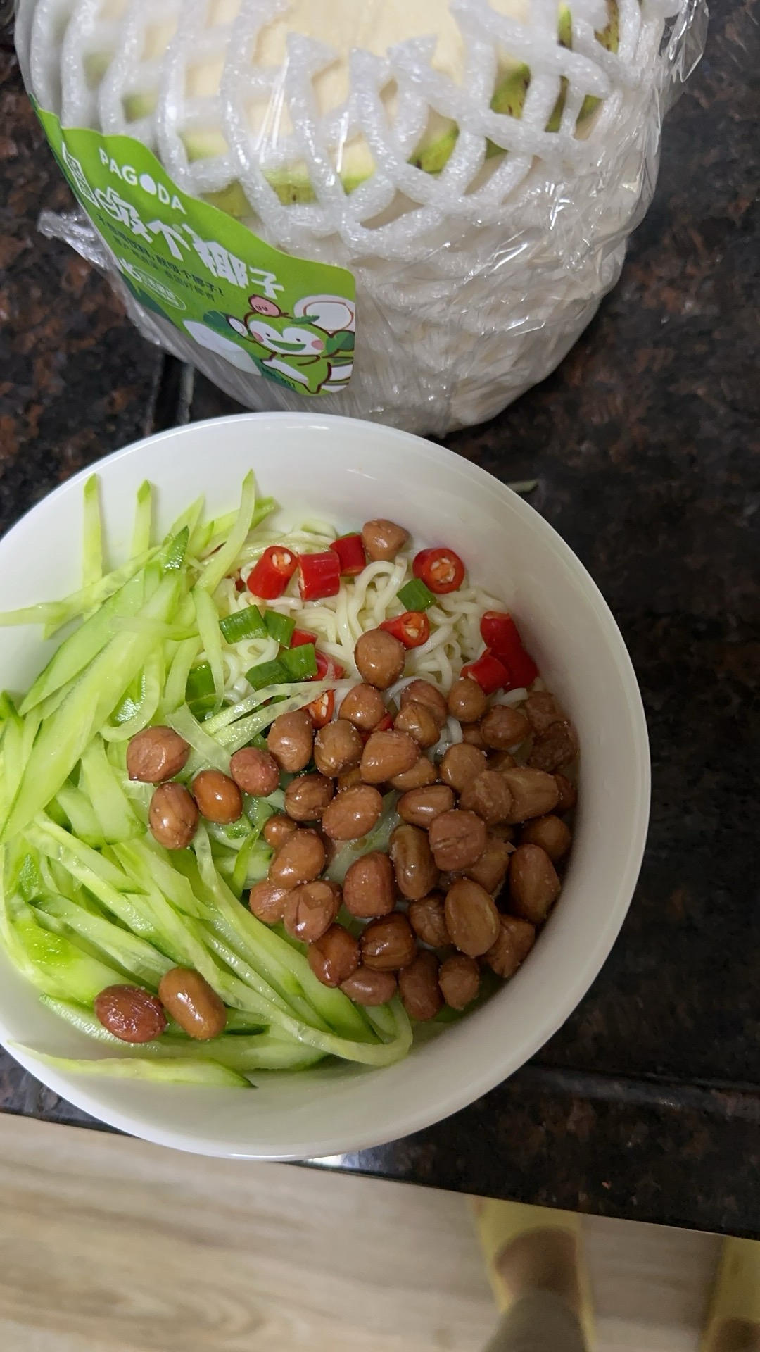简单凉拌面只要五分钟，美食的快乐你值得～