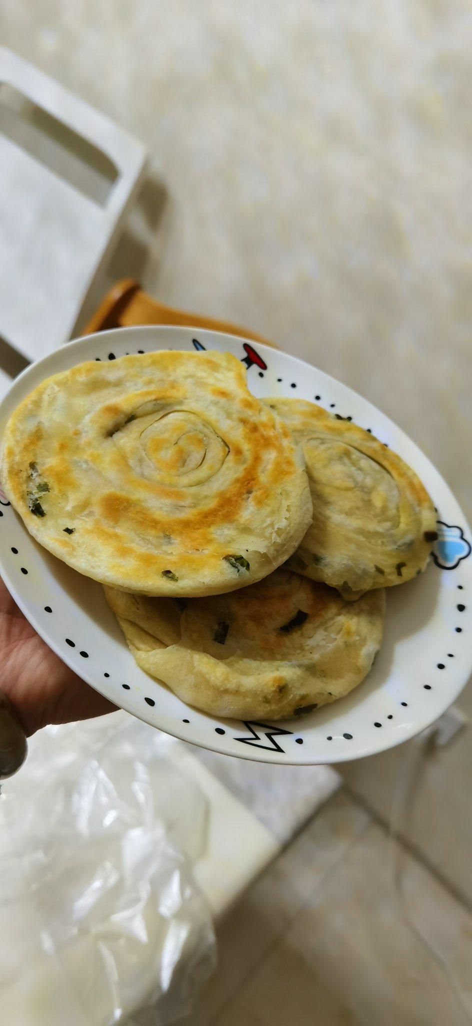 半发面家常葱油饼 凉了不硬 做法简单 附细节视频详解