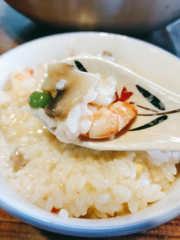 热乎乎的北极虾蘑菇汤饭