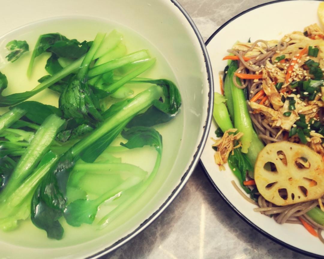 高中生早餐之鸡丝凉面加青菜汤