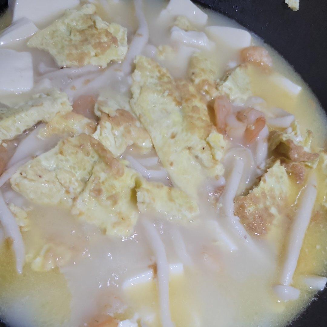 鲜虾菌菇豆腐汤
