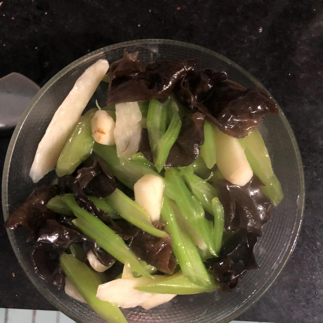 木耳山药炒西芹