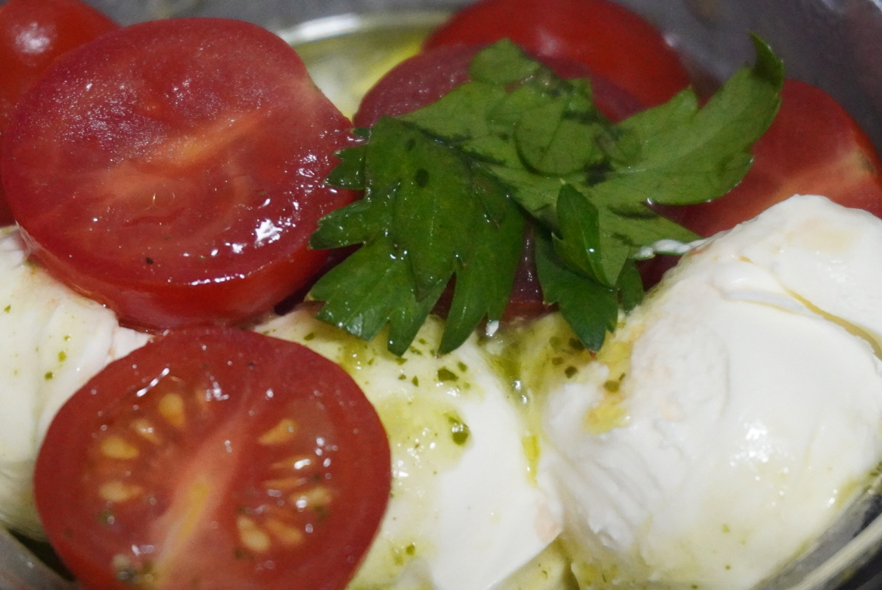传统意大利家庭版水牛芝士番茄沙拉（卡布里沙拉）
