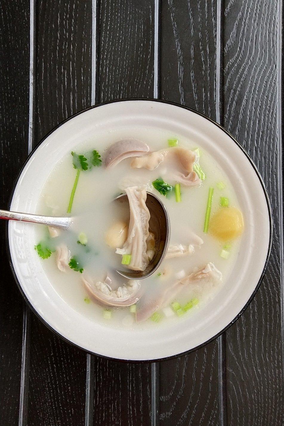 百合-81做的莲子猪肚汤