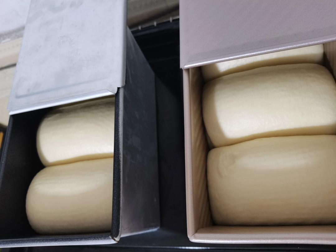 手撕蛋白奶油吐司