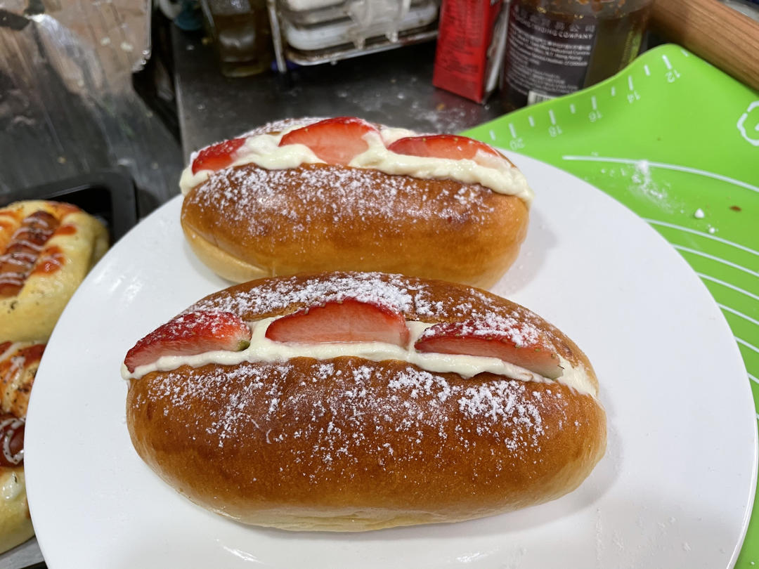 颜值奶油草莓甜心小面包