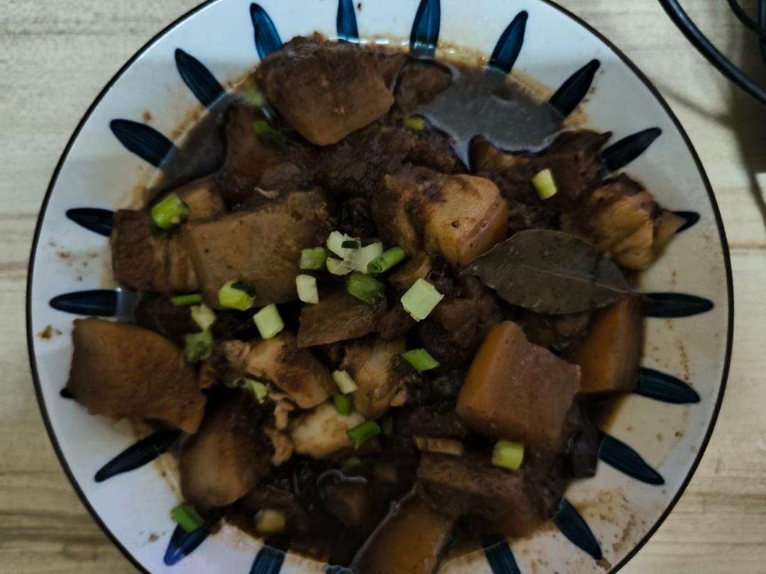 白萝卜炖五花肉
