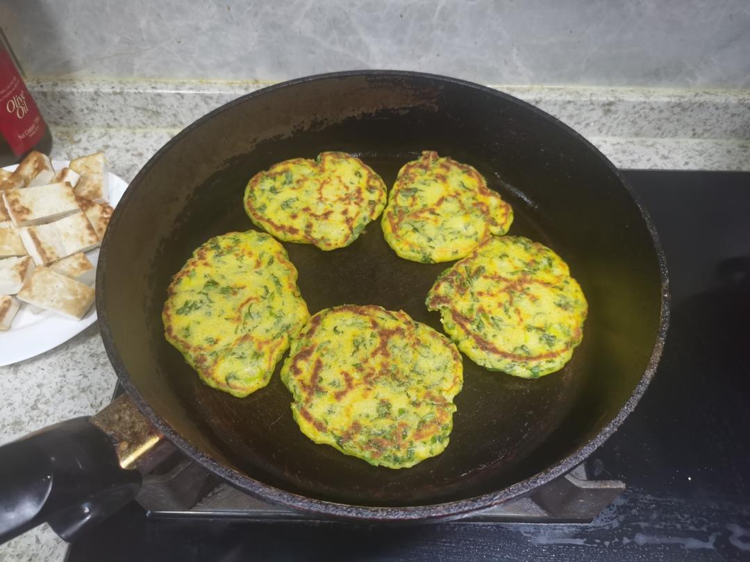 玉米面菜饼子（贴饼子）