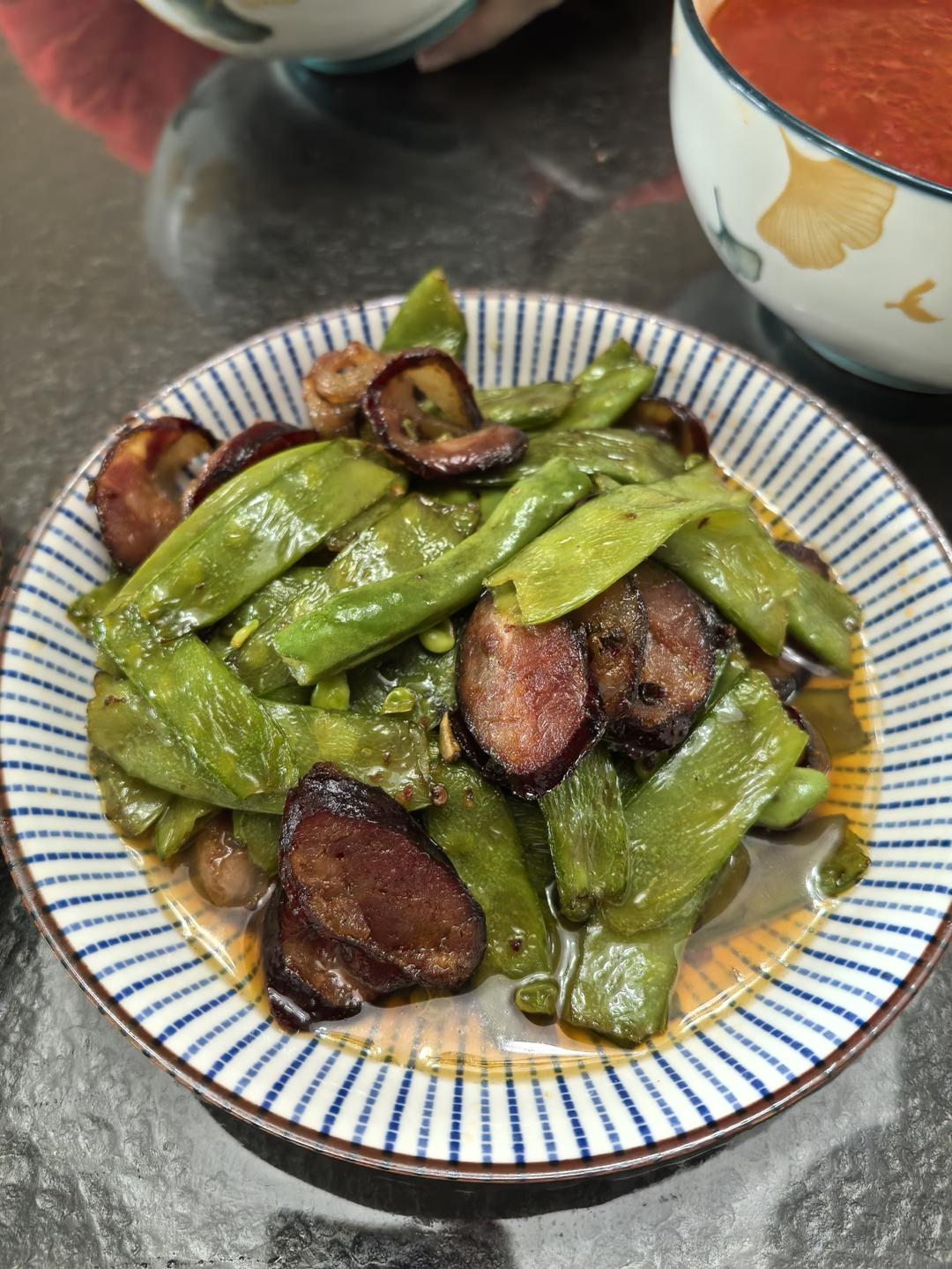 豌豆片炒香肠
