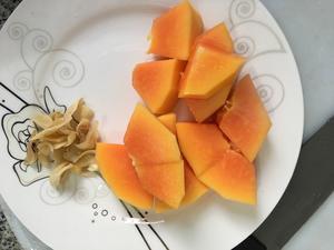 木瓜百合排骨炖汤的做法 步骤2