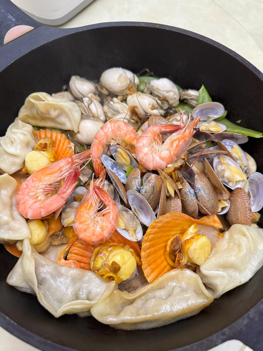 简单💯鲜美多汁❗️蒜蓉粉丝海鲜煲好吃到爆～