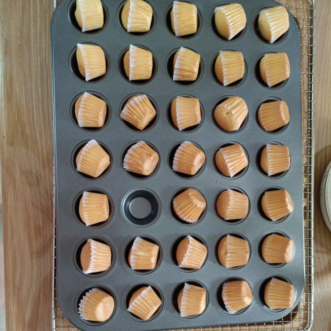 宝宝最爱的小纸杯蛋糕