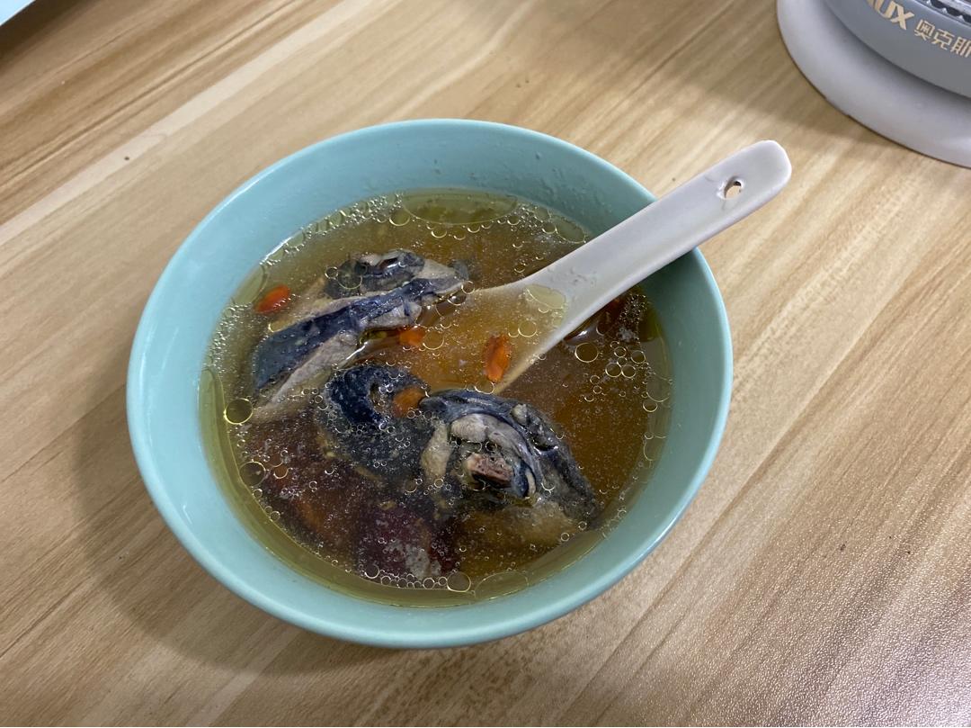 茶树菇煲鸡汤