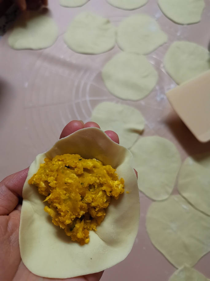 南瓜山药鸡蛋碎水饺的做法 步骤3