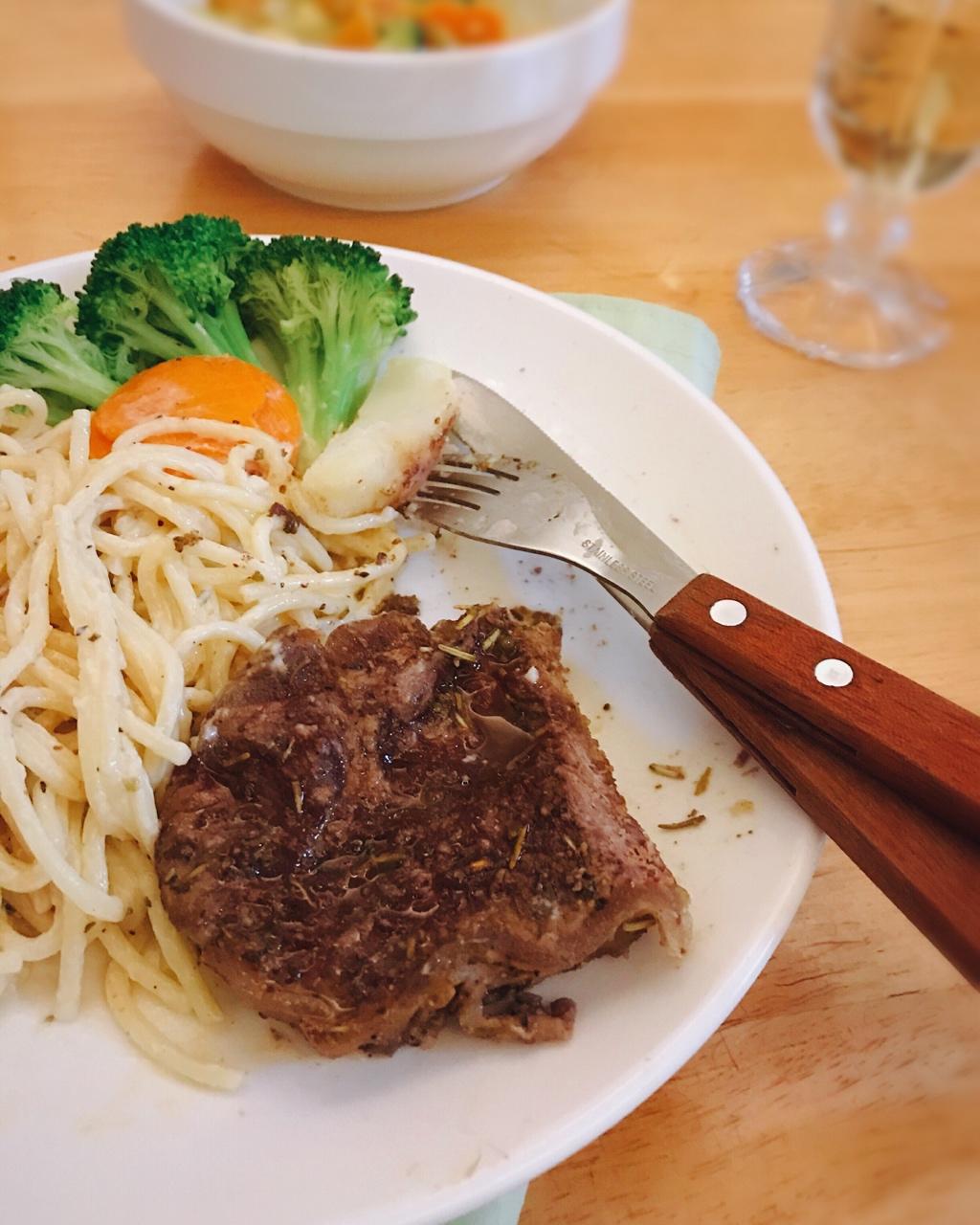 黑椒牛排（配土豆/鸡蛋，意面/蔬菜）