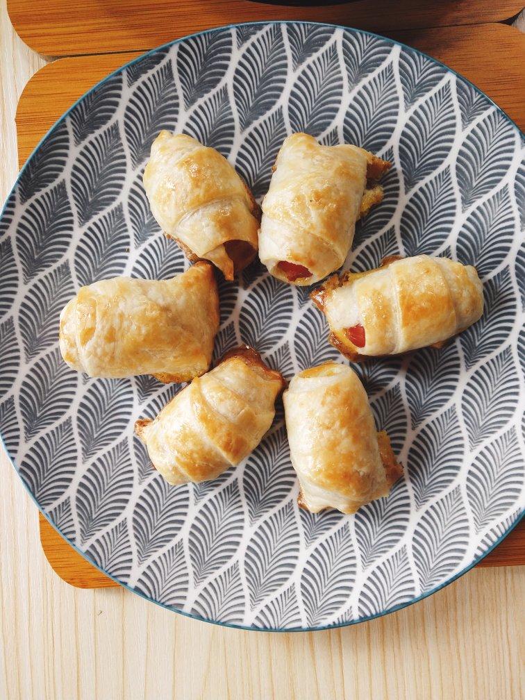 香肠酥皮卷：手抓饼皮还能这样吃，不用和面快速搞定早餐