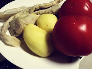 西红柿土豆咸笋汤炖排骨的做法 步骤1