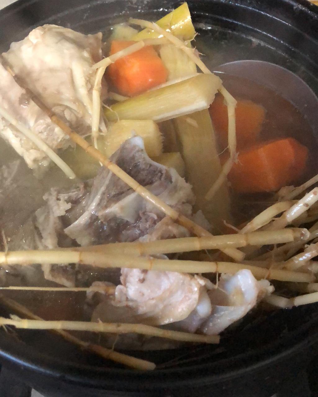 茅根竹蔗炖排骨汤