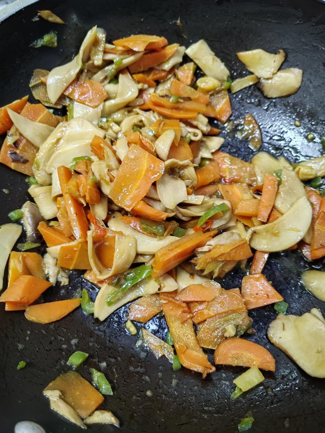 胡萝卜炒杏鲍菇