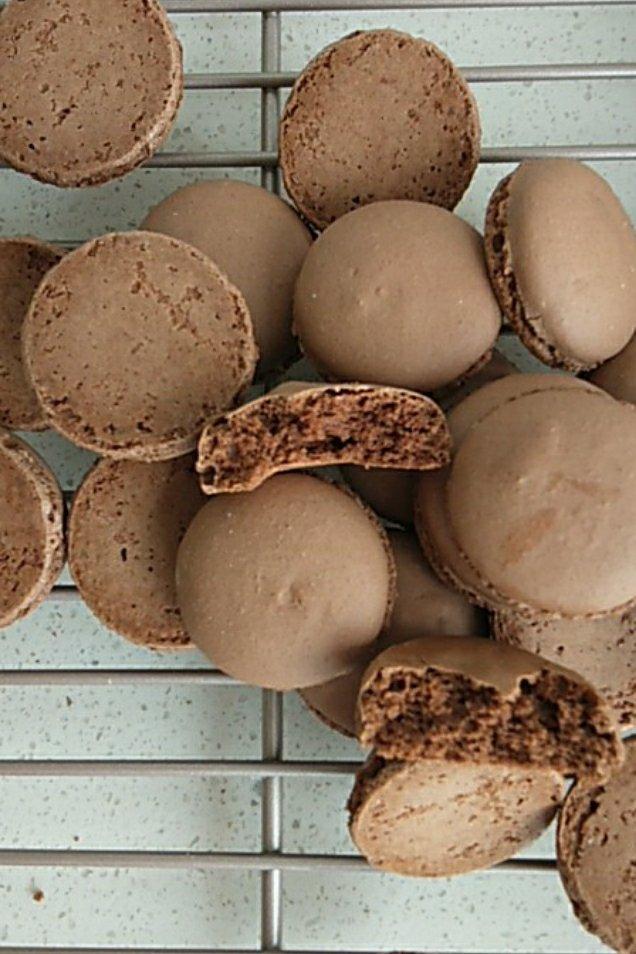 加了可可液块的马卡龙