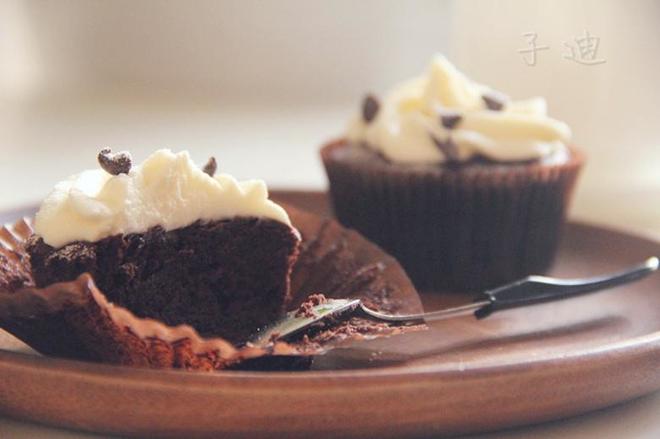 古典巧克力cupcake配马斯卡彭奶油霜的做法