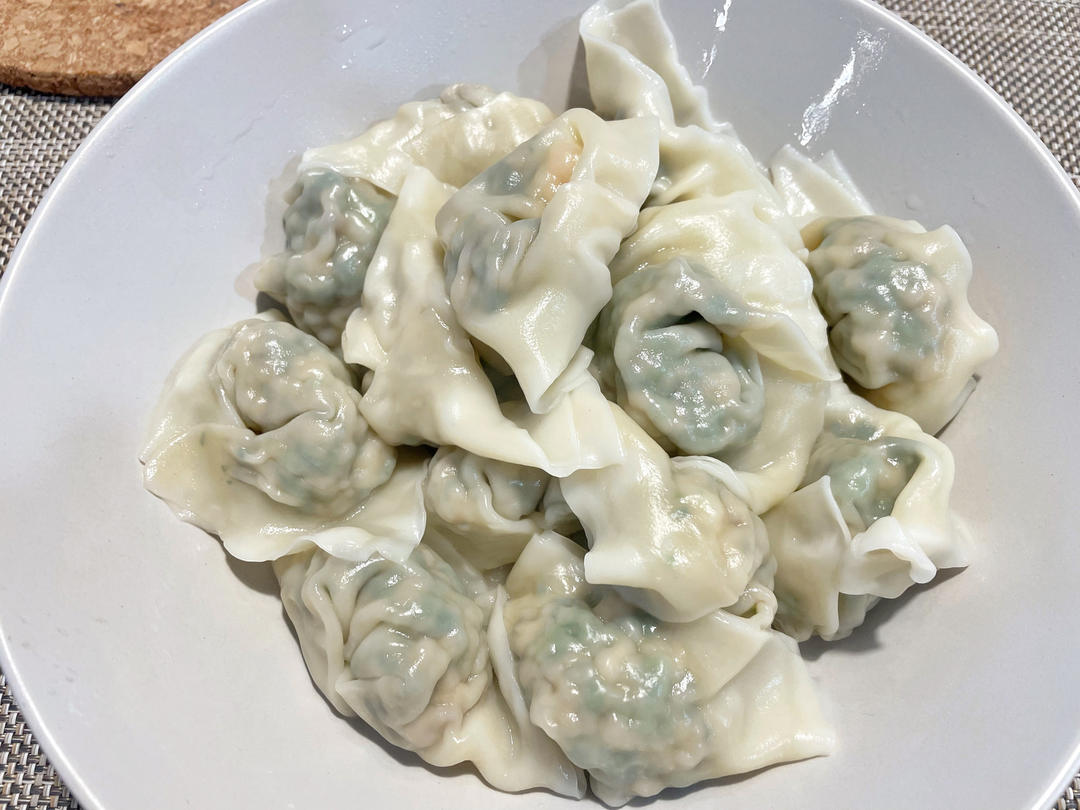 余味无穷之荠菜虾仁大馄饨