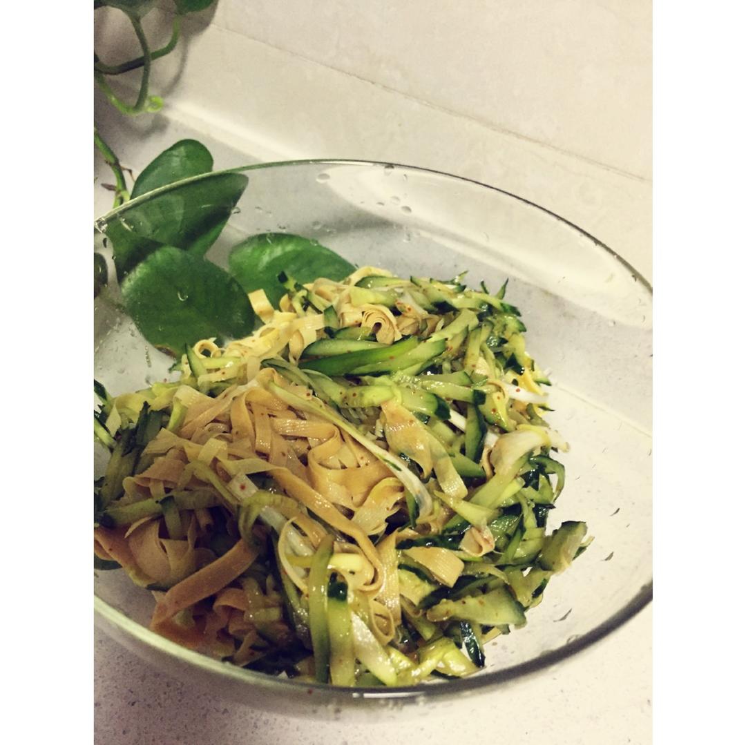干豆腐丝拌黄瓜
