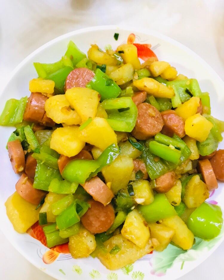 土豆炒香肠（快手美味小孩很爱）