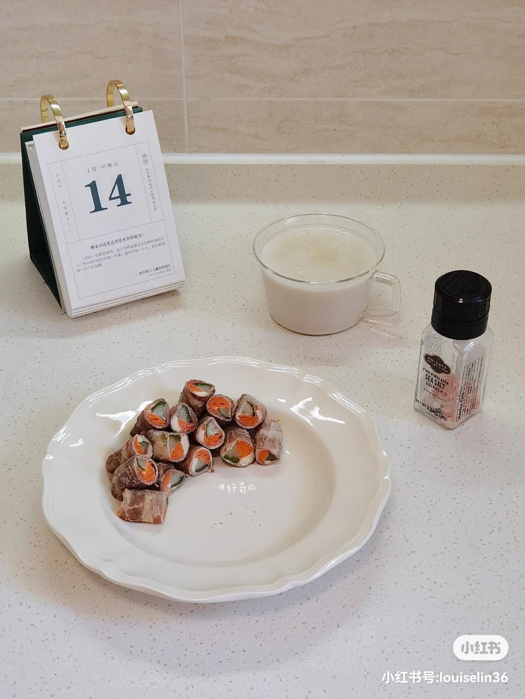 创意健身餐：肥牛鸡胸肉蔬菜卷