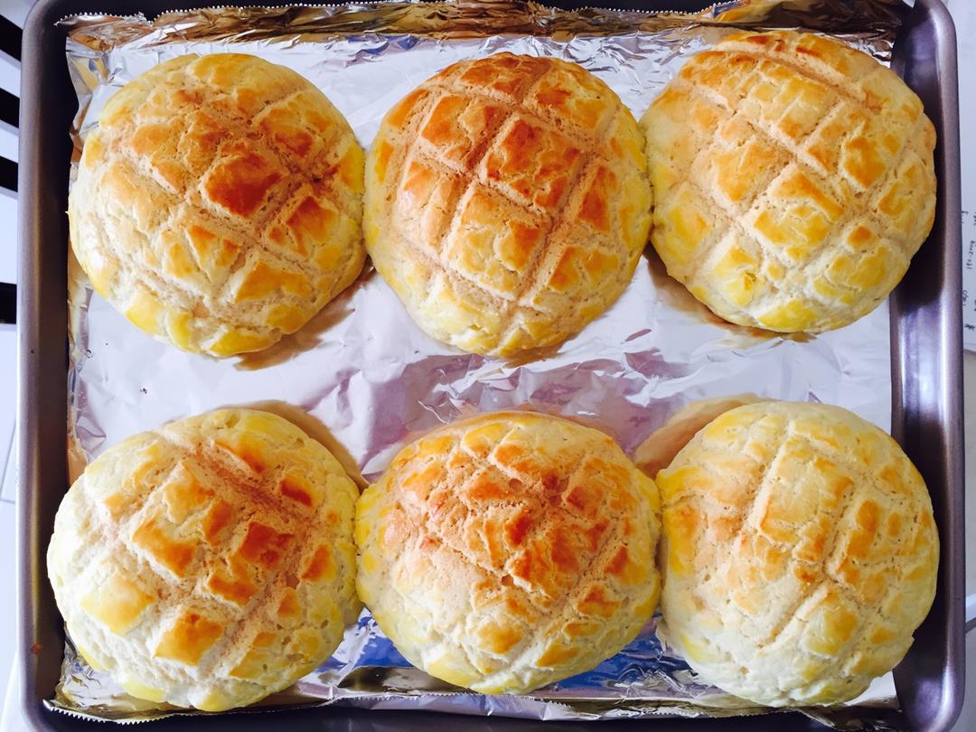 好吃到炸裂的港式菠萝包（附带制作酥皮的小视频）