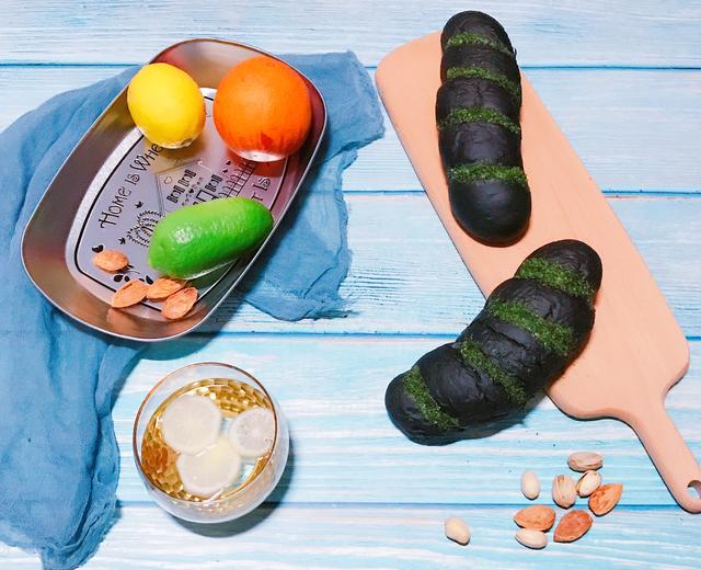 黑黑墨鱼热狗包的做法