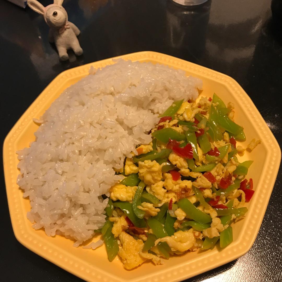 做过 吃货的美好时光～ 剁椒鸡蛋盖饭～老公为我做的晚餐