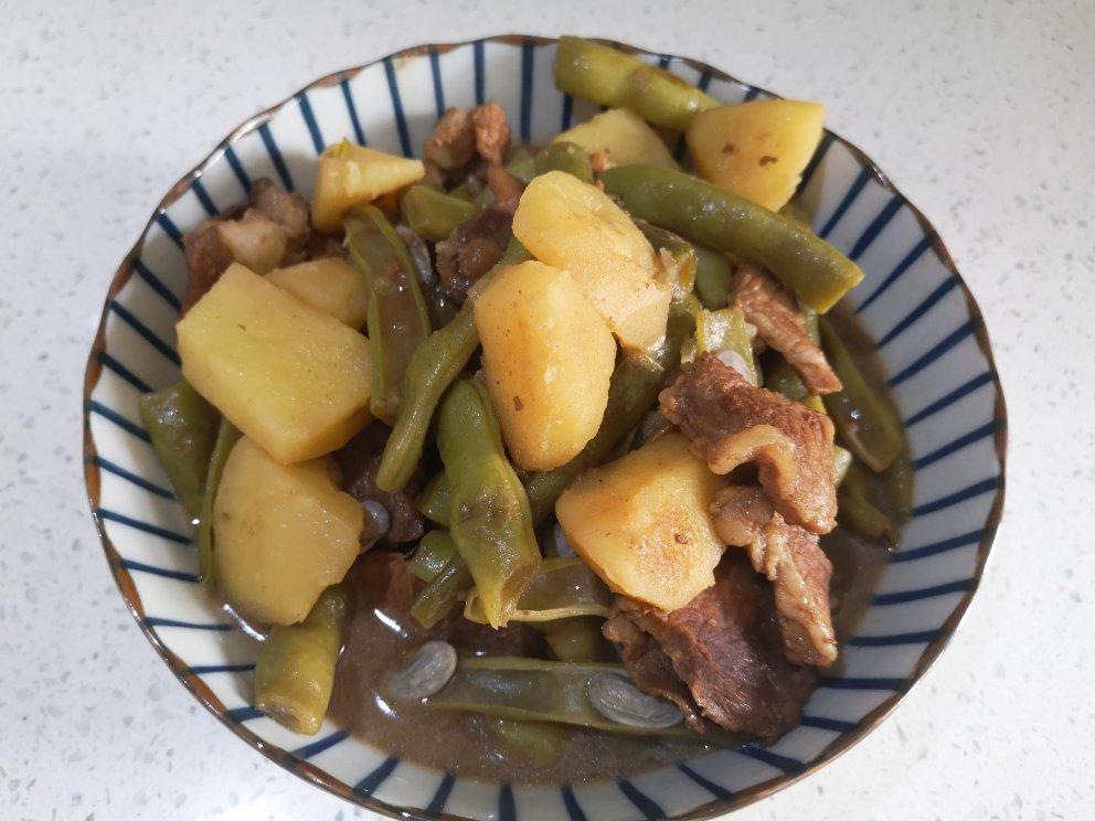 五花肉炖芸豆土豆￨好吃到流泪