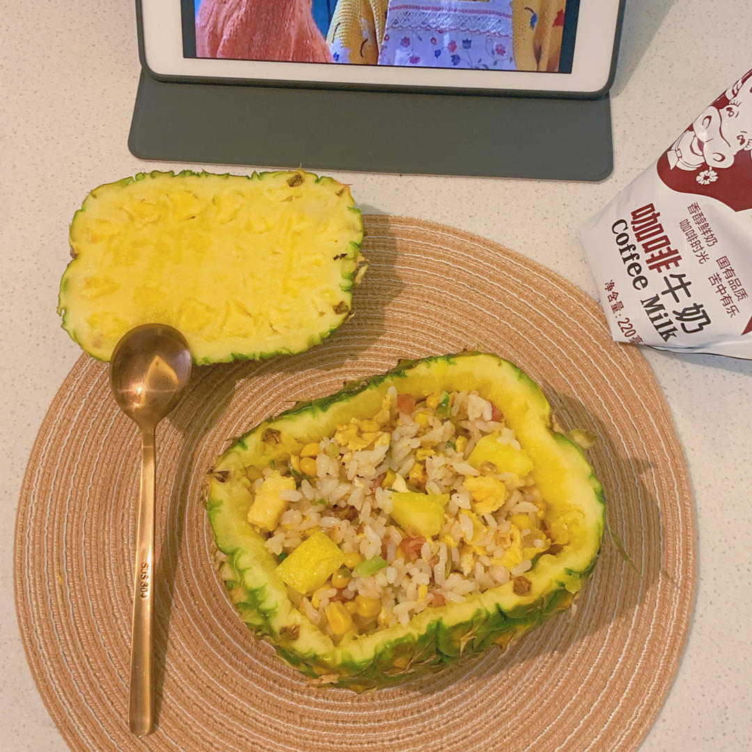 虾仁菠萝炒饭