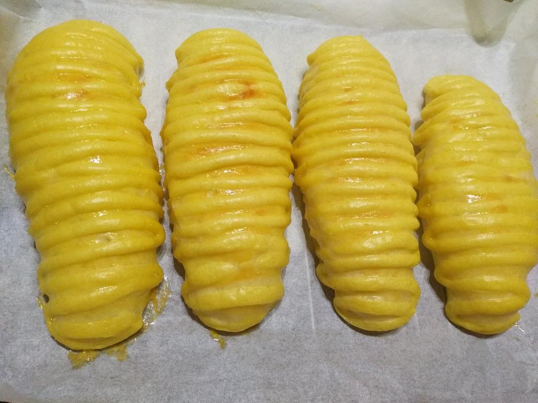 面包房里最受欢迎的毛毛虫面包