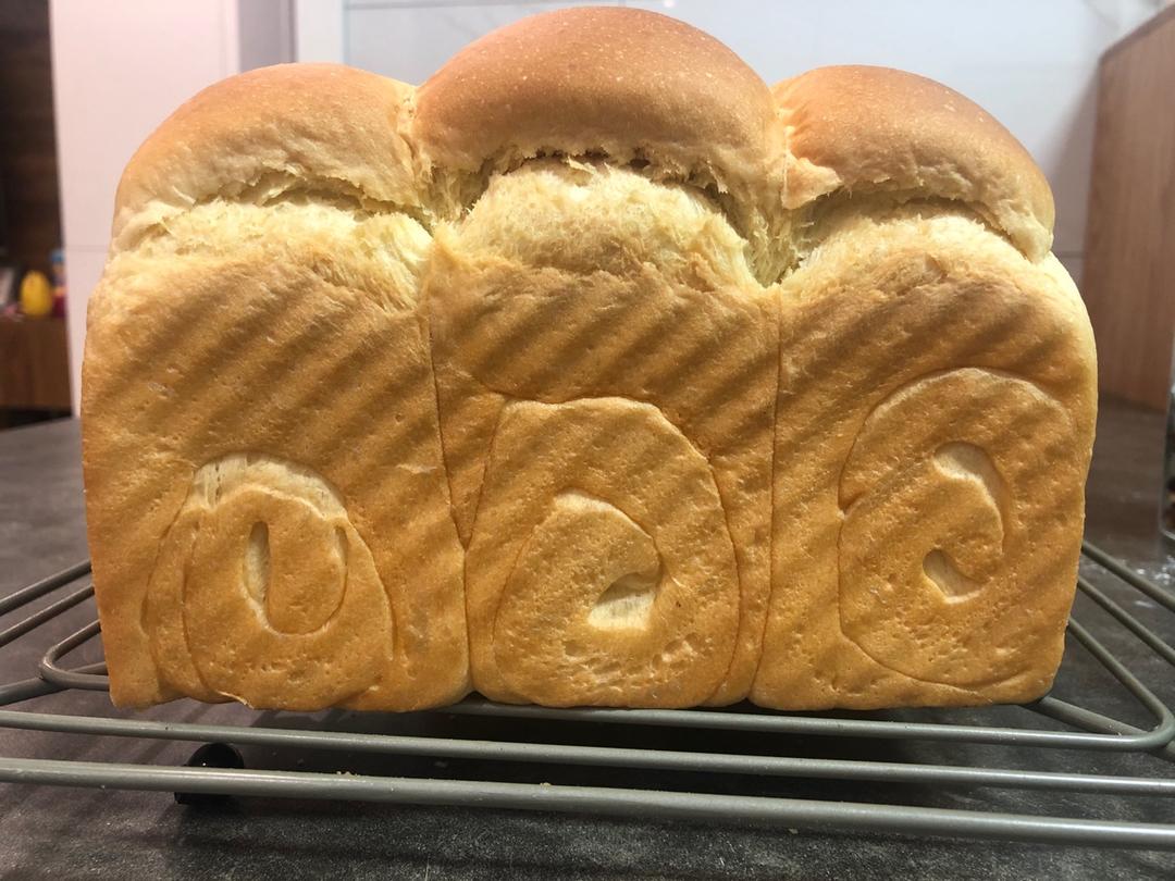 北海道吐司（70%中种）—全蛋大爆头法