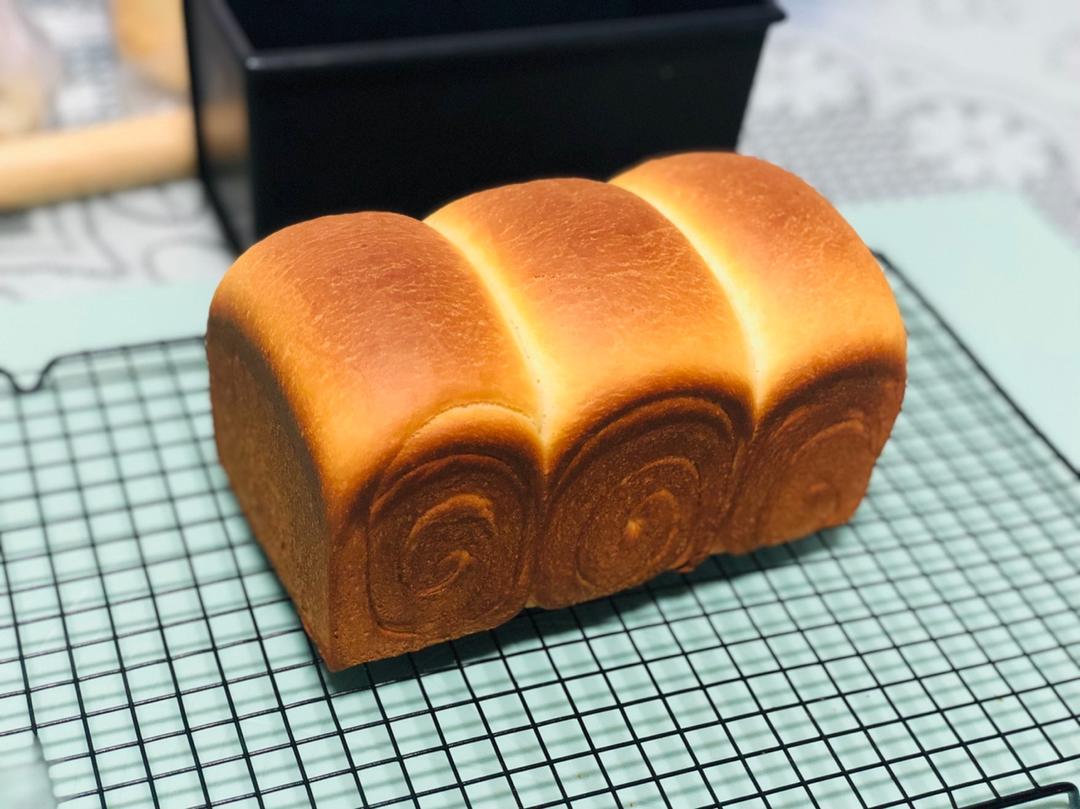 吐司，奶香手撕面包，超级香浓