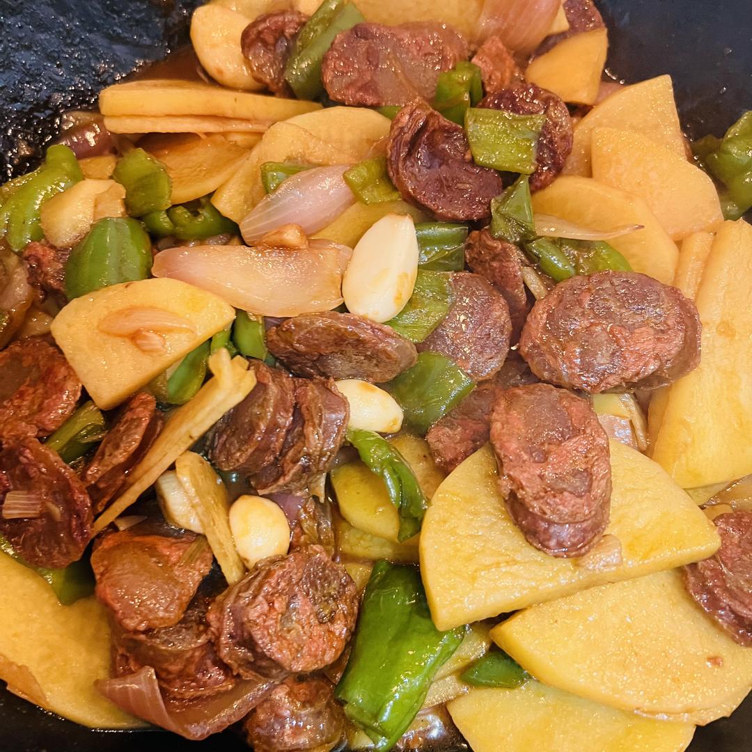 土豆青椒炒腊肠