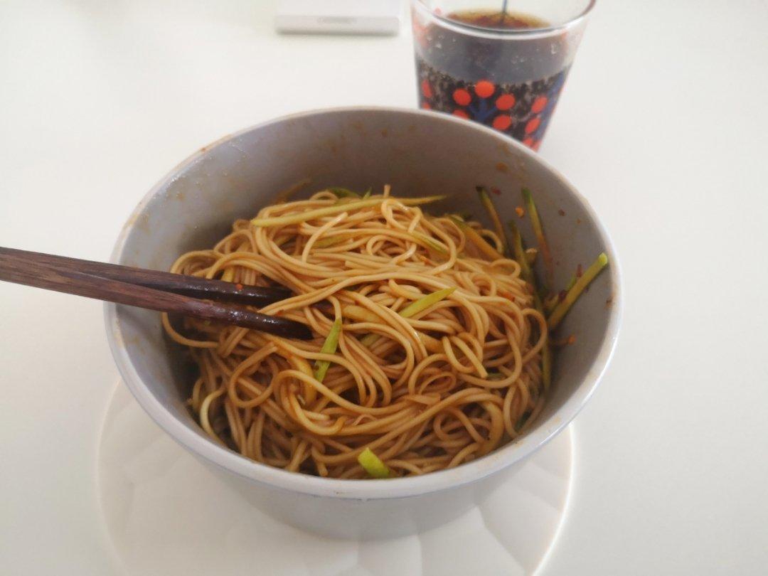 辣辣的干拌面