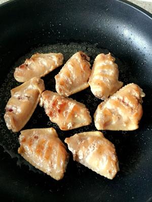 土豆香菇中翅焖饭（电饭锅）的做法 步骤2