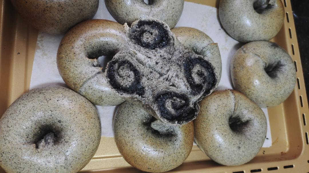 【黑芝麻贝果🥯🥯🥯的做法步骤图，怎么做好吃】下厨房用户_95ura_下厨房