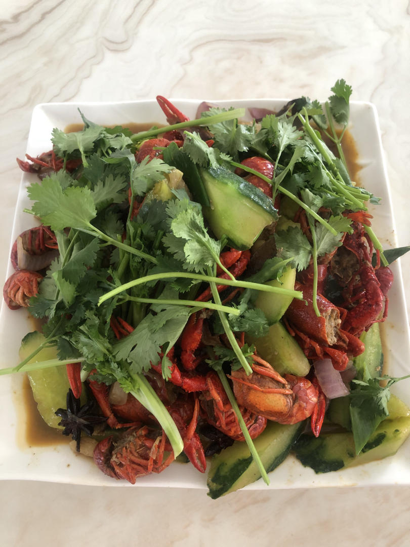 干净简单超香版十三香小龙虾（教你这么挑小龙虾，怎么彻底清洗）
