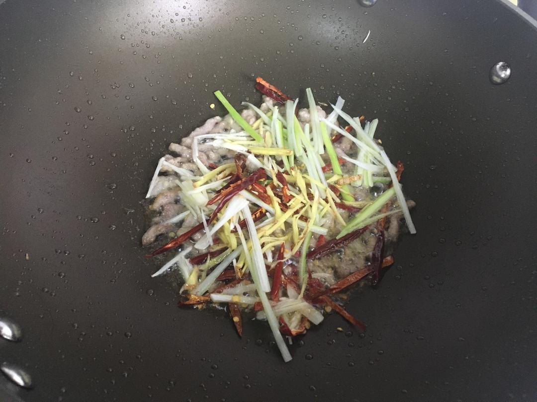榨菜炒胡萝卜的做法 步骤10
